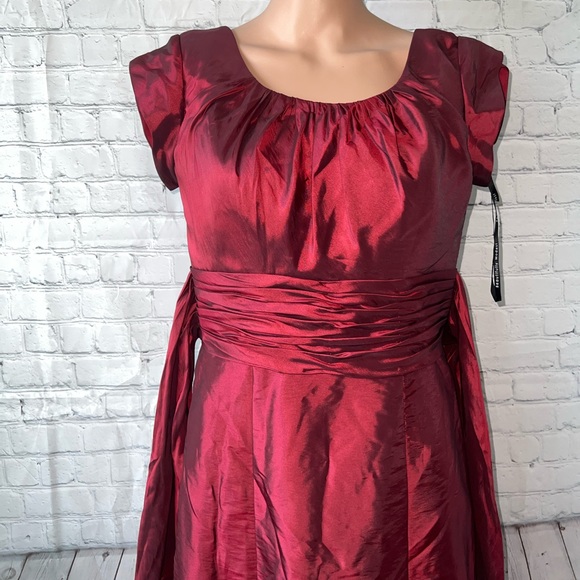 Beautifully Modest Red Sleeveless Formal Long Dress size 6 - Picture 3 of 15
